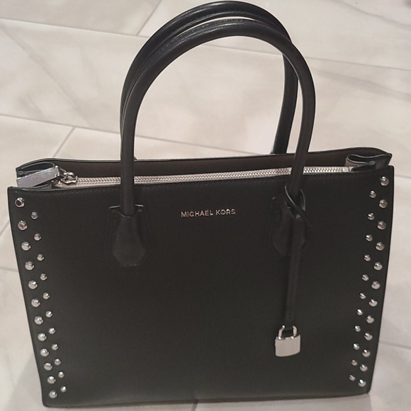 Michael Kors Handbags - Micheal kors purse
